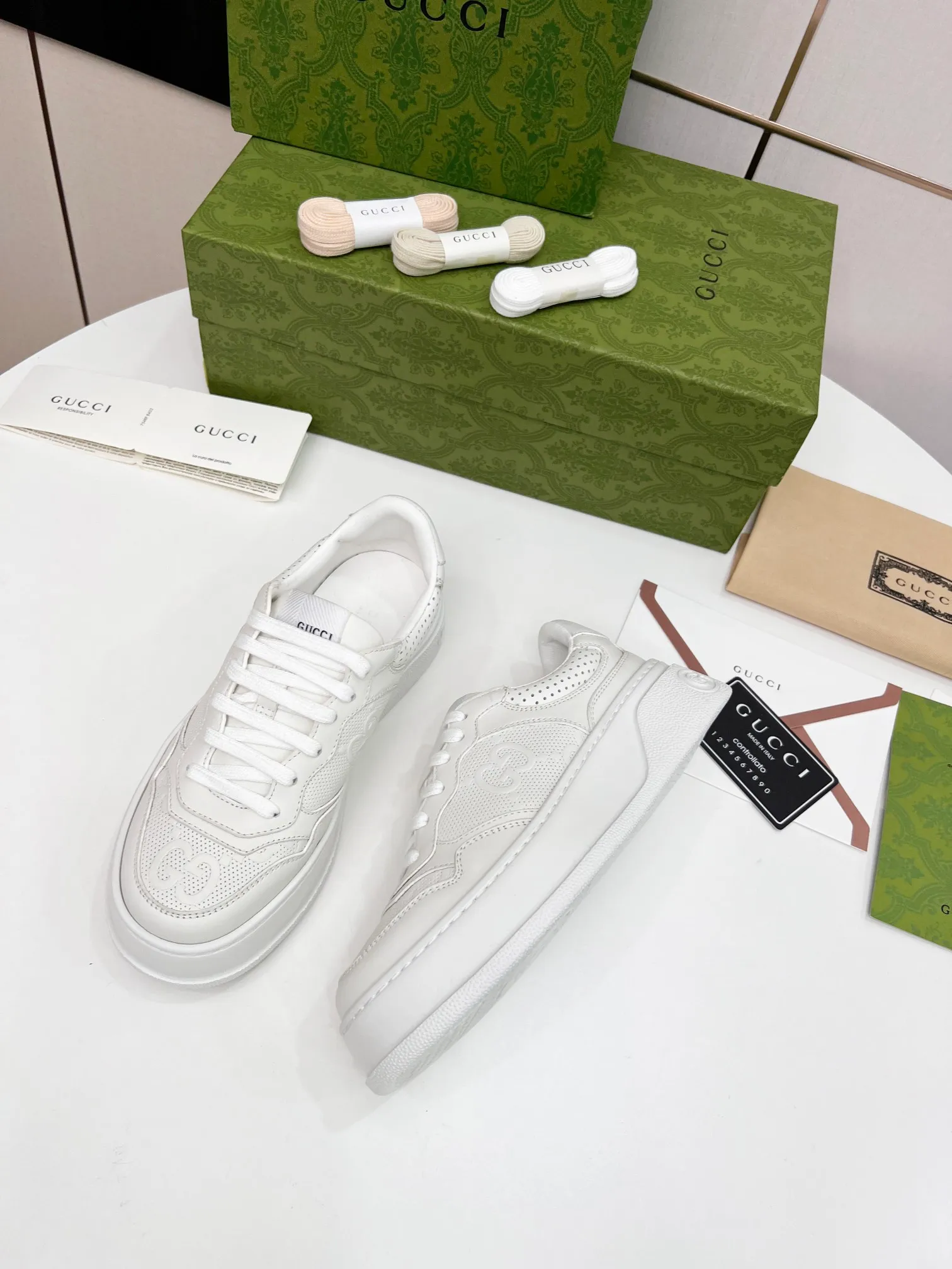 👟👟Ex-factory price 480👟👟 Women's Shoes Women's Clothing Gucci - New Chunky lightweight soft thick sole sports series! G's biscuit shoes for couples, Gucci counter style, and Gucci catwalk style! The style design is light, luxurious and retro...thick sole increases height...similar to an upgraded version of classic white shoes! Original customized cowhide fabric (classic old floral fabric, perforation, embossing process) original foam lightweight outsole, GG Logo on the heel, 4cm thick sole, classic Gucci webbing... Women's 35-40